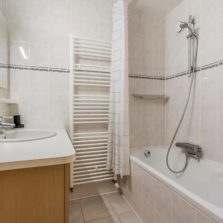 Beautiful Spacious 100m From The With 2 Terraces & Private Garage Box Lägenhet Oostende