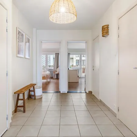 Beautiful Spacious 100m From The With 2 Terraces & Private Garage Box *